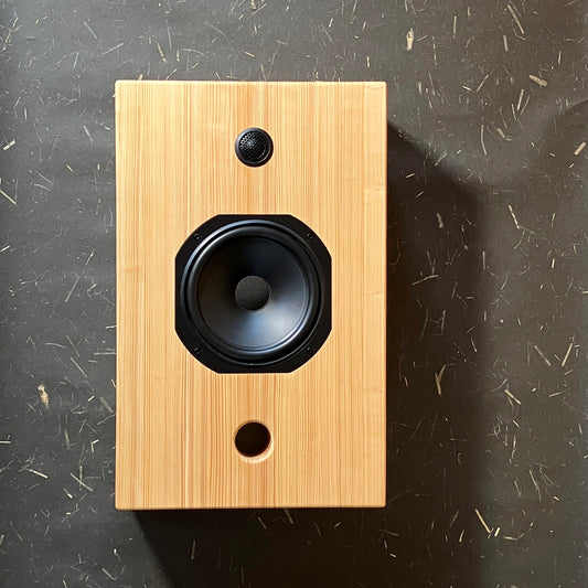 Higo Beat - Yamori 8  壁掛け スパッシブピーカー (ペア／手付金 50%)