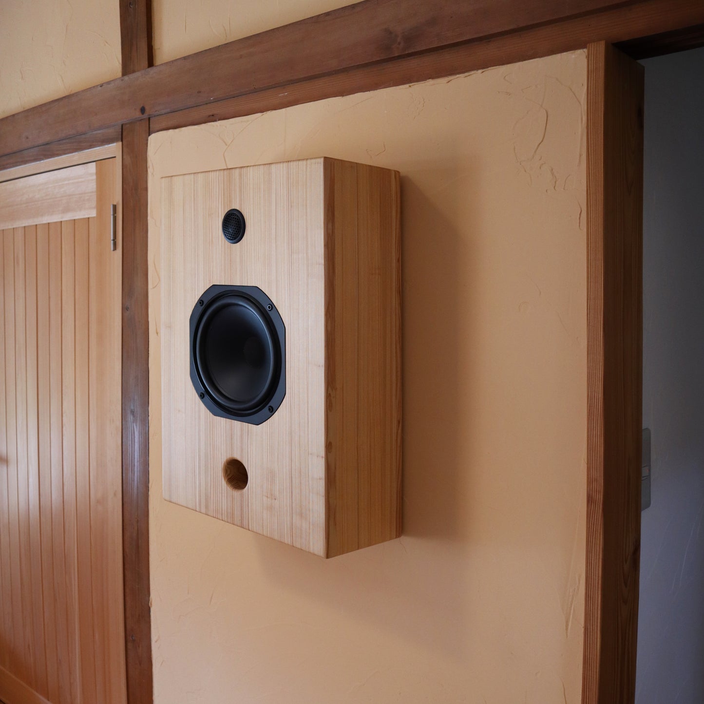 Yamori 8  壁掛けスピーカー